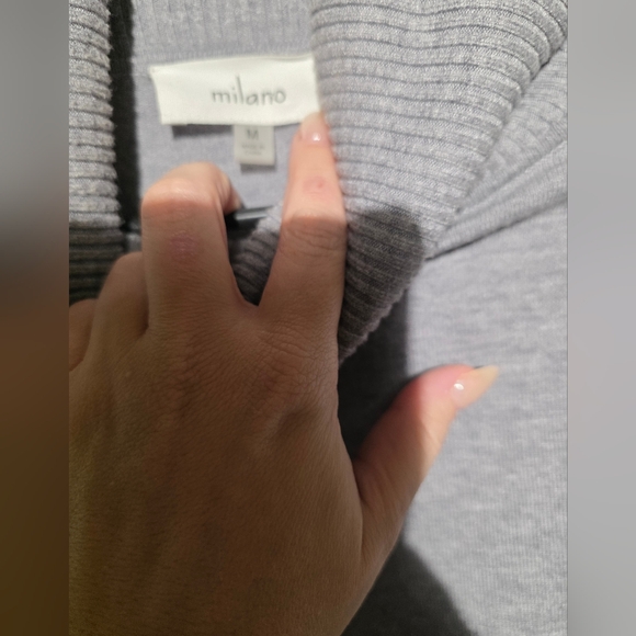 Milano Women's Classic Gray Sweater Size Medium PTP 22 - Picture 3 of 4